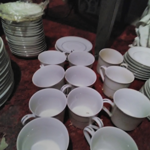 Fine China,dinner plates,bread,plates,tea saucers - Picture 11 of 13